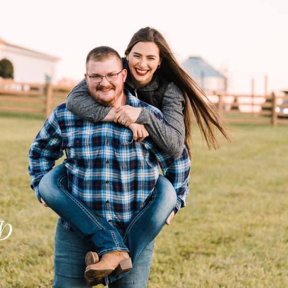 Profile Picture of Jenna Viveiros (@j3chexk) on Poshmark