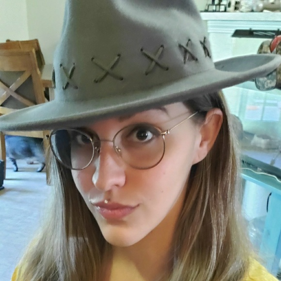 Profile Picture of Jillian Wise (@jillianwise385) on Poshmark