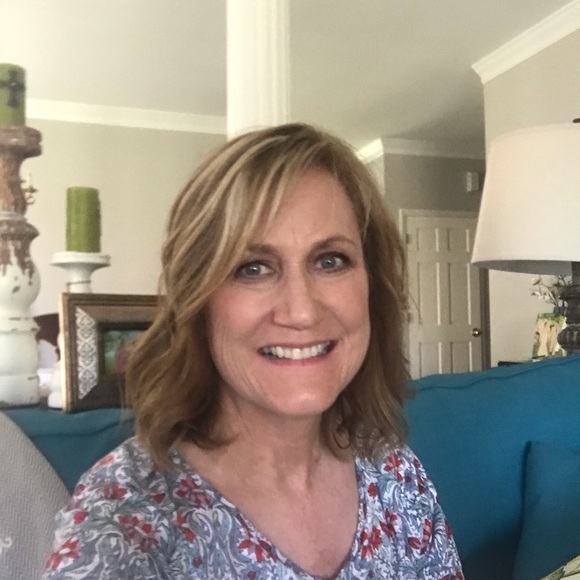 Profile Picture of Lisa Rankin (@lrankin58) on Poshmark