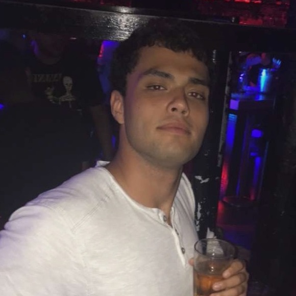 Profile Picture of Bruno Fonseca (@brunof0nseca) on Poshmark