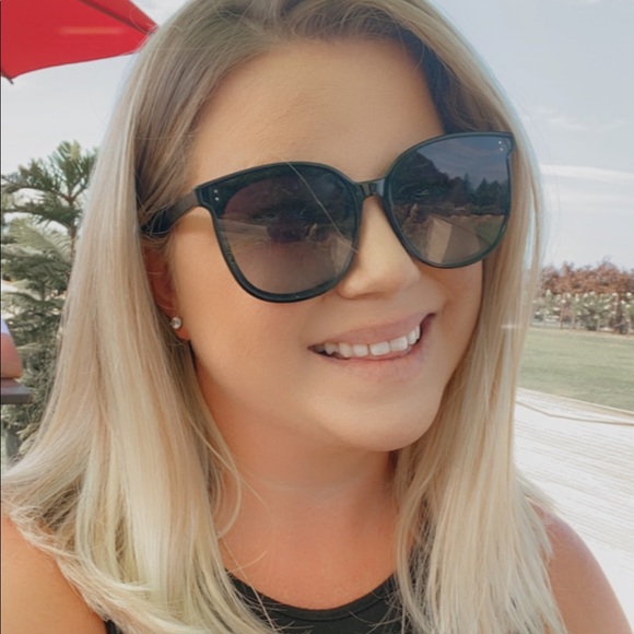 Profile Picture of Danielle Montalvo (@danimonte1224) on Poshmark