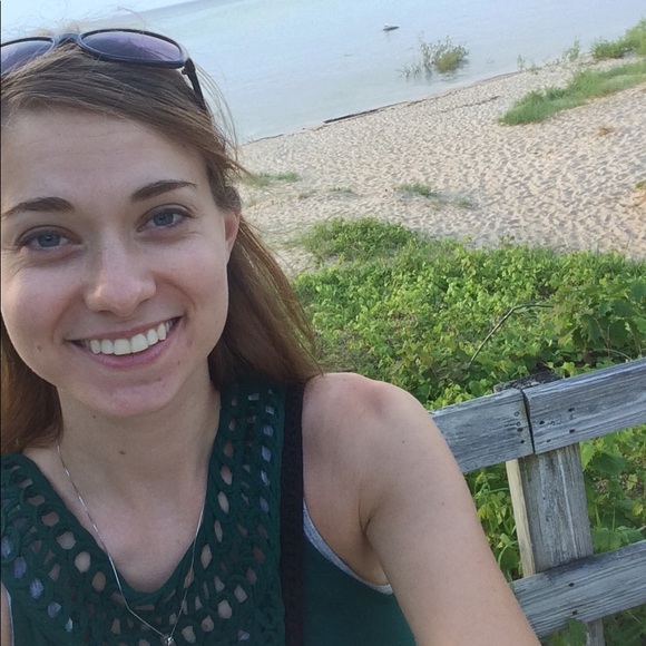 Profile Picture of Danielle Pell (@dpell423) on Poshmark