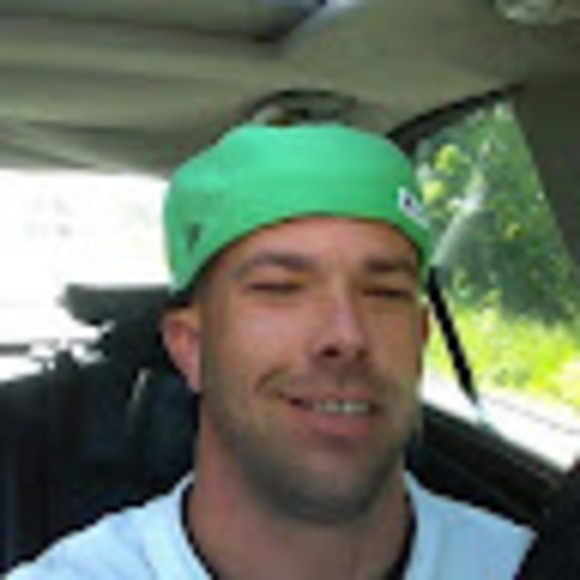 Profile Picture of Justin Bender (@justinbender082) on Poshmark