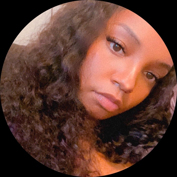 Profile Picture of Kenyetta Smallwood (@kee_18) on Poshmark