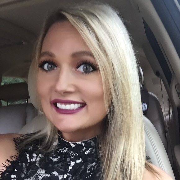 Profile Picture of Amanda Dupler (@mandidup) on Poshmark