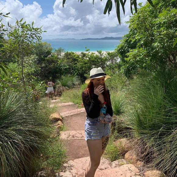 Profile Picture of Shawnie Fedden (@shawniefedden) on Poshmark