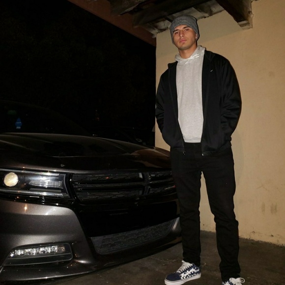 Profile Picture of Brandon Lopez (@brandonlpz) on Poshmark