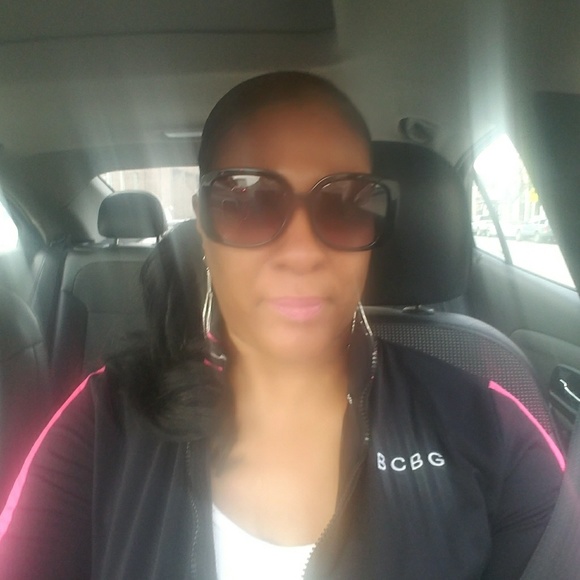 Profile Picture of Phyllis Bowen (@shaunjayfay3) on Poshmark