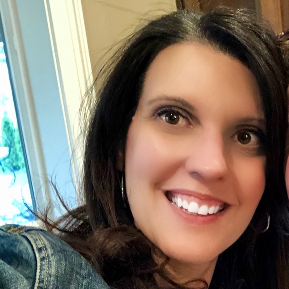 Profile Picture of Dawn Swackhamer (@deswackh) on Poshmark