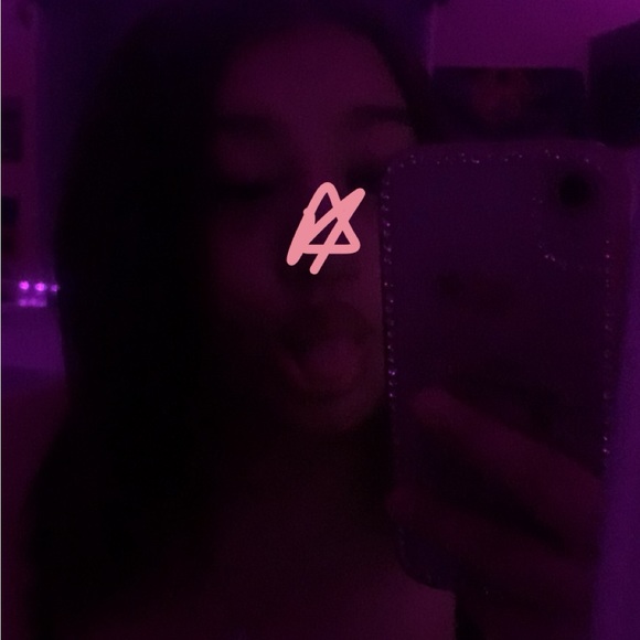 Profile Picture of Josephine Barney (@luvvvrrre) on Poshmark