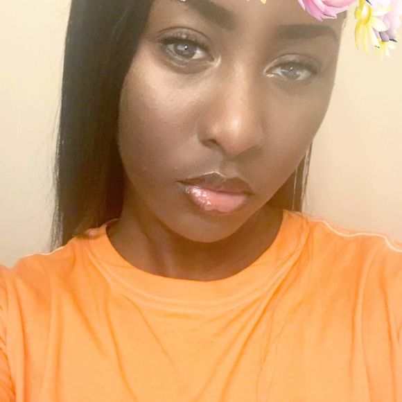 Profile Picture of Kee Wee (@rayanna0101) on Poshmark