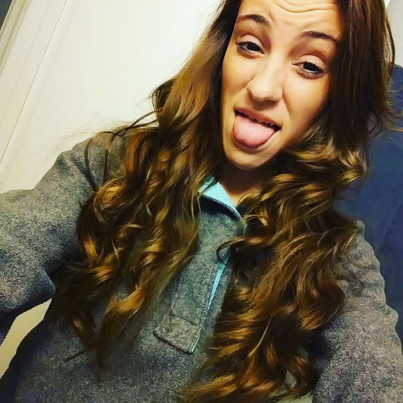 Profile Picture of Jacqueline Mercer (@jacquelinemerce) on Poshmark