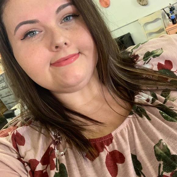 Profile Picture of Kimberly Morrill (@kimberlymorrill) on Poshmark