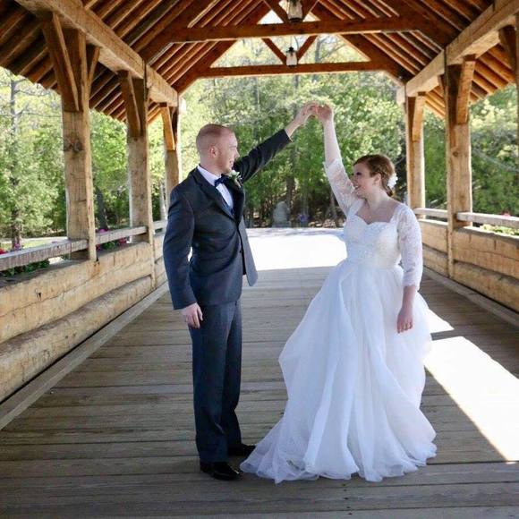 Profile Picture of Amber Eagling (@ambermay315) on Poshmark