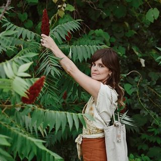 Profile Picture of the dogwood dyer 〰️liz spencer (@thedogwooddyer) on Instagram