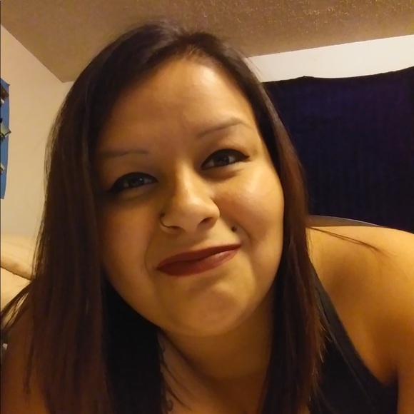 Profile Picture of Ashley Ryman (@ashryman24) on Poshmark