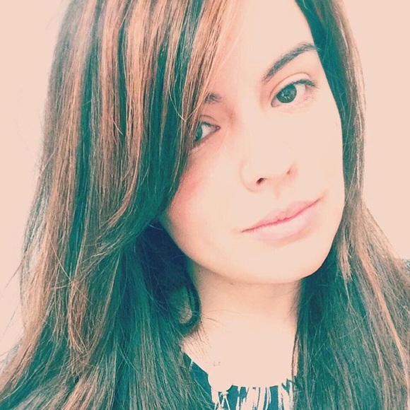 Profile Picture of Nat Gianella (@bellasthingsxo) on Poshmark