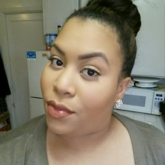 Profile Picture of Mikaela Moore (@nailsbymikaela) on Poshmark