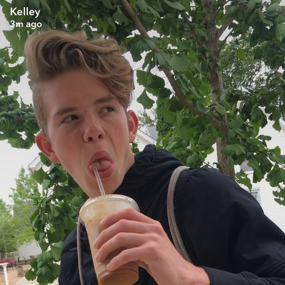 Profile Picture of Matthew Apodaca (@xapodaca) on Poshmark