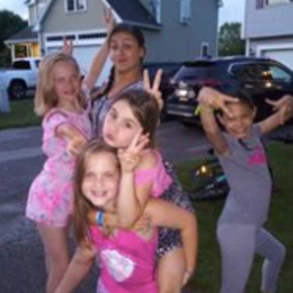 Profile Picture of Victoria Smart (@v_smart) on Poshmark