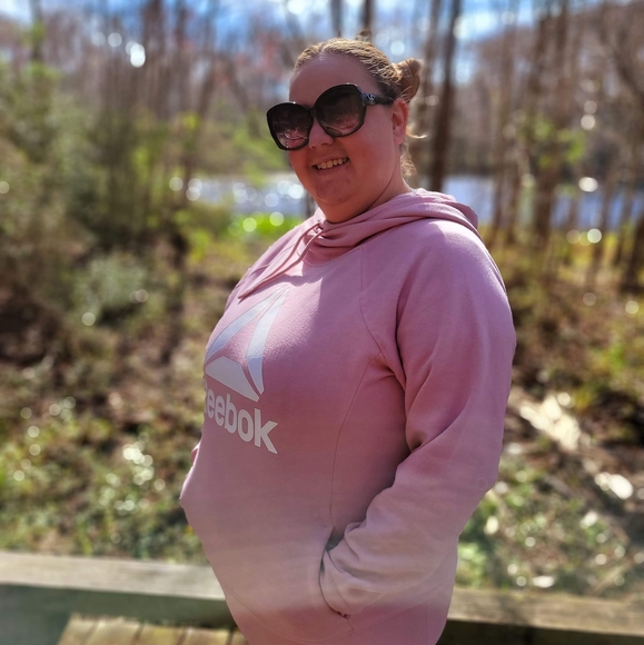 Profile Picture of Amanda Norton (@aavery1989) on Poshmark