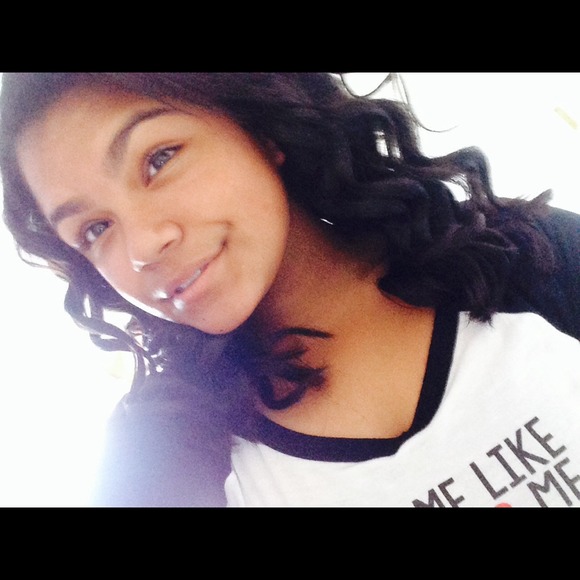 Profile Picture of Maria Melendez (@sccsmaria) on Poshmark