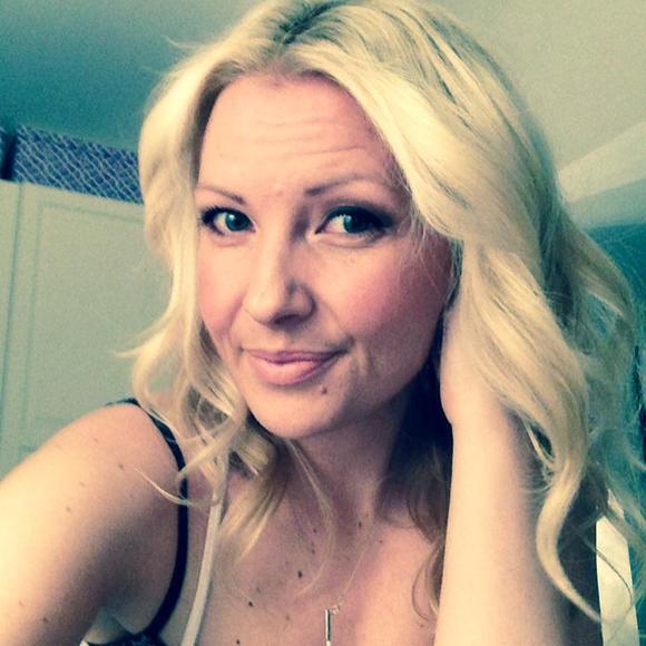 Profile Picture of Jen Hyland (@jen_hyland) on Poshmark