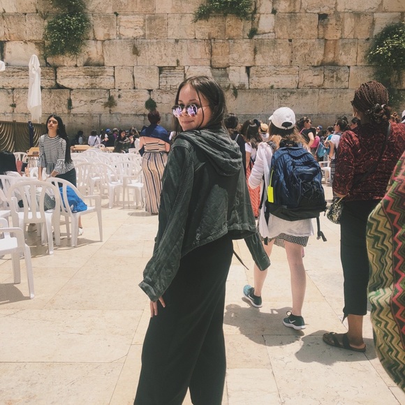 Profile Picture of Megan Reznik (@meganreznik) on Poshmark