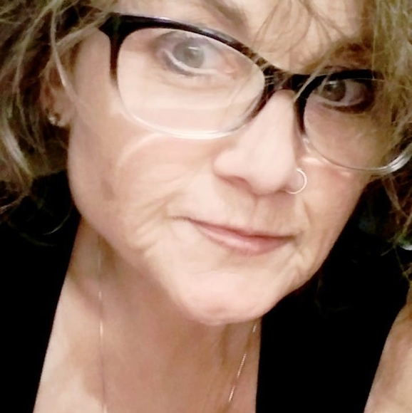 Profile Picture of Lori Isaman (@lori_isaman) on Poshmark