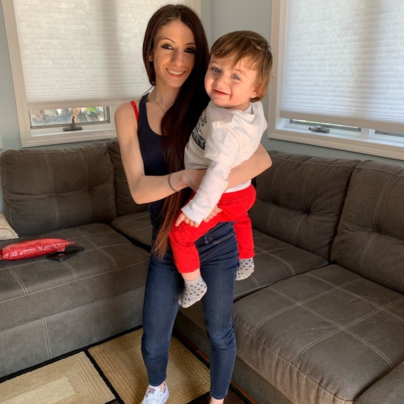 Profile Picture of Danielle Naser (@d_naser) on Poshmark