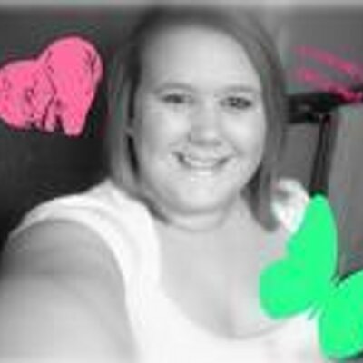 Profile Picture of Amanda Tacker (@loveandpandas) on Twitter