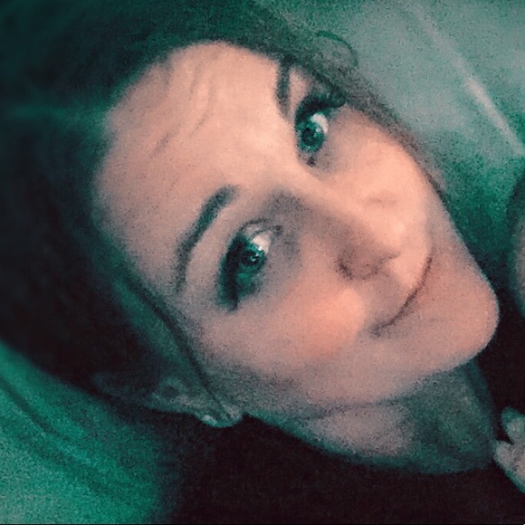 Profile Picture of Brenda Grinwald (@bgrinwald) on Poshmark