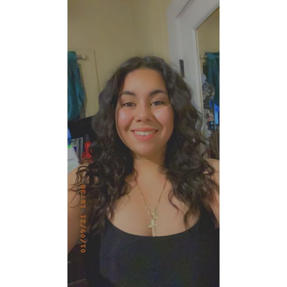 Profile Picture of Britney Robles (@britneyrobles) on Poshmark