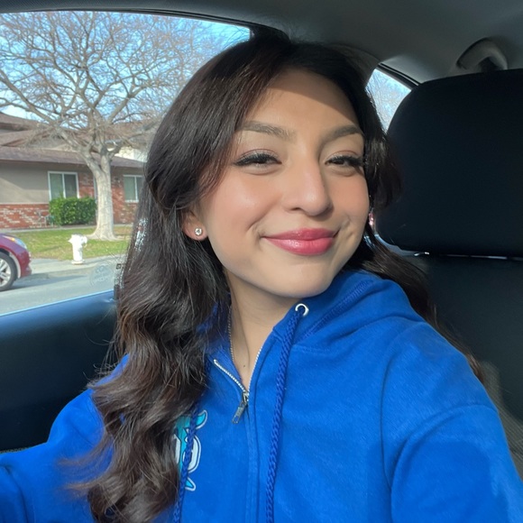 Profile Picture of Tatiana Gonzalez (@tatig7505) on Poshmark