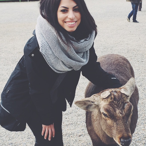 Profile Picture of Ava Mahdavi (@avacaddo) on Poshmark