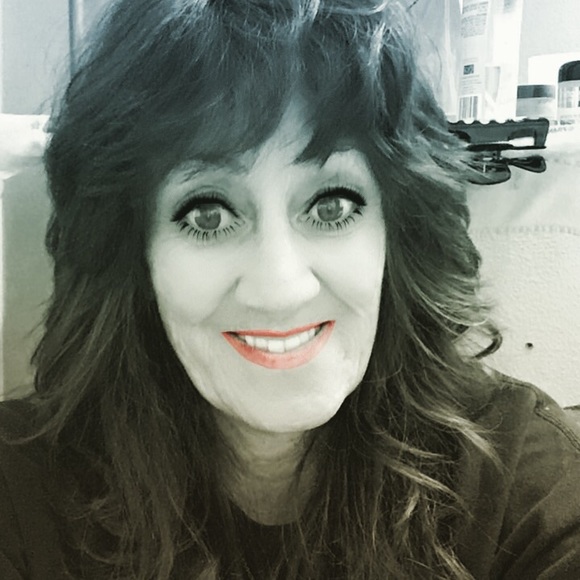 Profile Picture of Pamela Sinclair (@psinclair65) on Poshmark