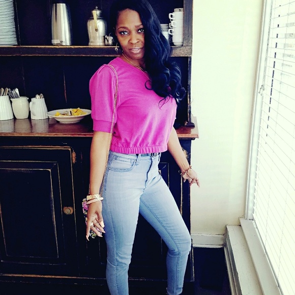 Profile Picture of Lisa Greer (@lisa7184) on Poshmark