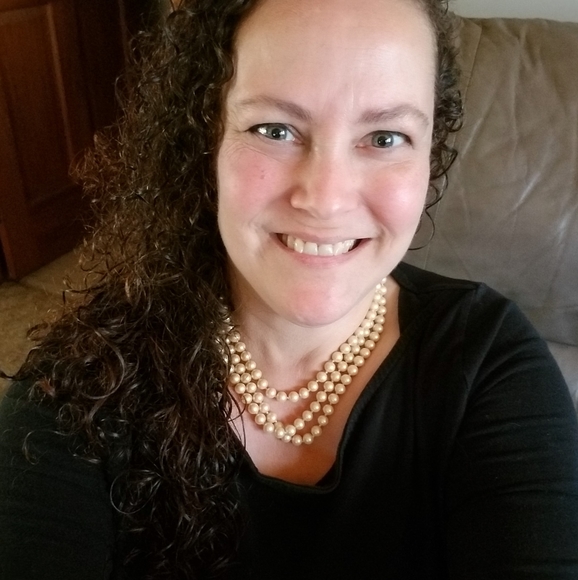 Profile Picture of Renee Walsh (@reneewalsh) on Poshmark