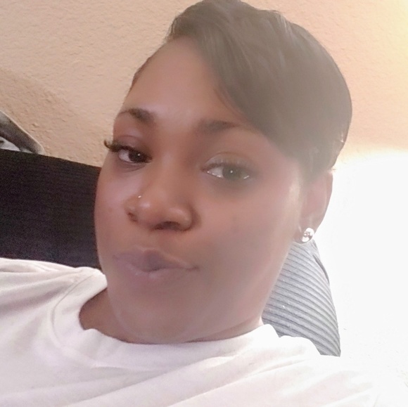 Profile Picture of Latoya Marks (@mzsharae) on Poshmark