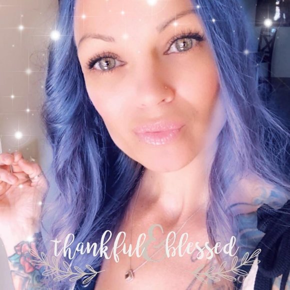 Profile Picture of Mandy Evans (@mandygracee) on Poshmark