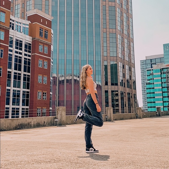 Profile Picture of Katherine Weakley (@katweaks32) on Poshmark