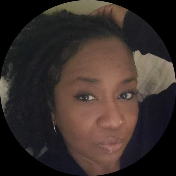 Profile Picture of Maya Simone (@masimone) on Poshmark