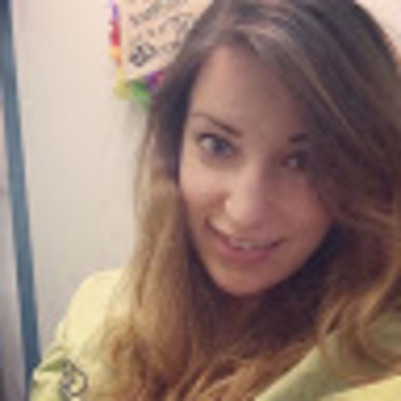 Profile Picture of Alexa Mirabile (@alexamir12) on Poshmark