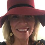 Profile Picture of Carrie Roach (@40s_style_journal) on Instagram