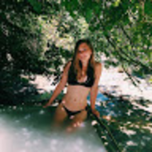 Profile Picture of Sonia Glab (@smog11) on Poshmark