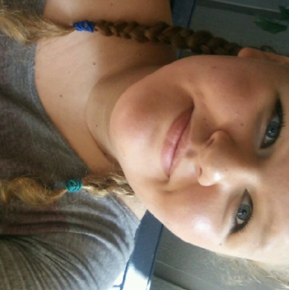 Profile Picture of Kaylee may Tolman-boyd (@kaylee_may_14) on Poshmark