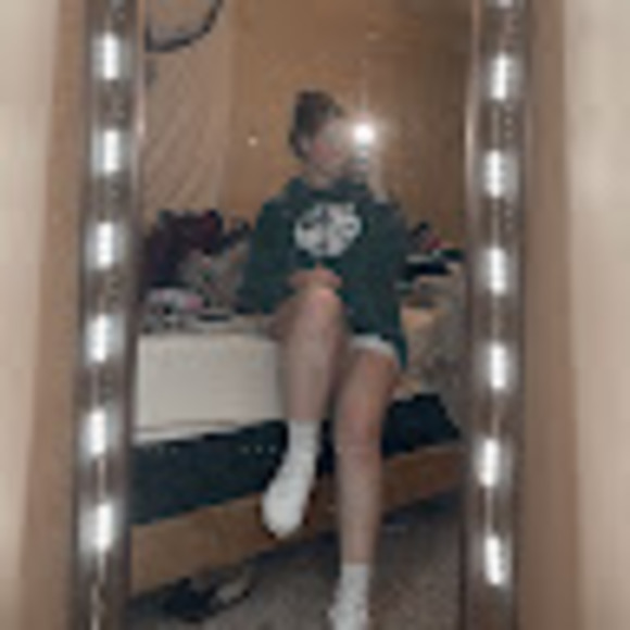 Profile Picture of Coralynn Mountjoy (@coralynn_m) on Poshmark