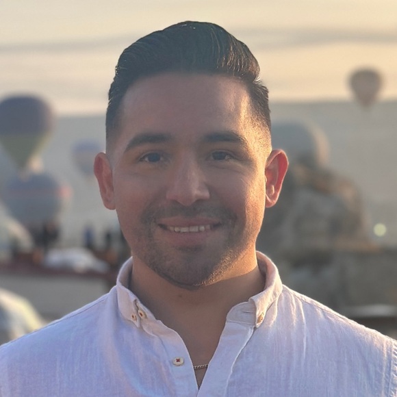 Profile Picture of Ivan Lomeli (@ilomeli90) on Poshmark