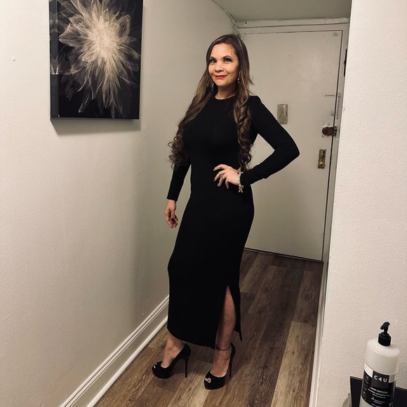 Profile Picture of Lisara Amarante (@lisara_amarante) on Poshmark