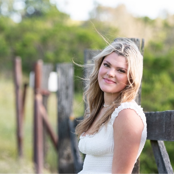 Profile Picture of Clara John (@clarajohn348) on Poshmark